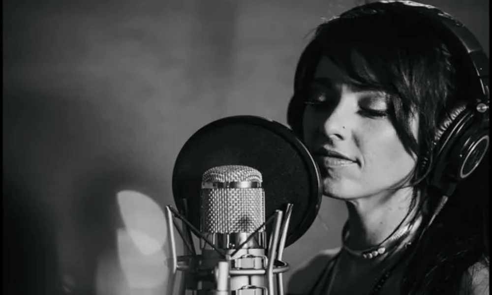 Hire Professional American English Voice Over Male & Female Artists